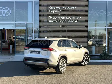 Toyota RAV4 2021 года за 15 500 000 тг. в Уральск – фото 17