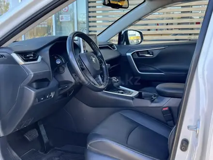 Toyota RAV4 2021 года за 15 500 000 тг. в Уральск – фото 21