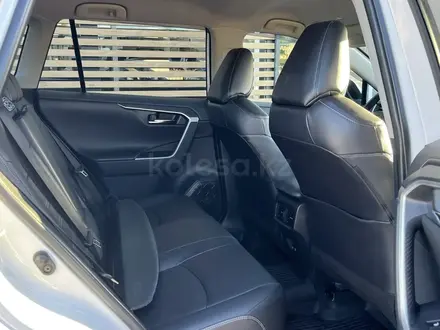 Toyota RAV4 2021 года за 15 500 000 тг. в Уральск – фото 26