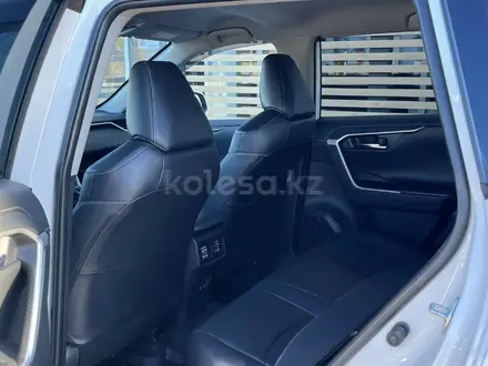 Toyota RAV4 2021 года за 15 500 000 тг. в Уральск – фото 27