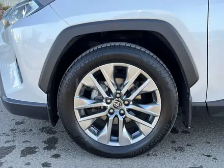 Toyota RAV4 2021 года за 15 500 000 тг. в Уральск – фото 28