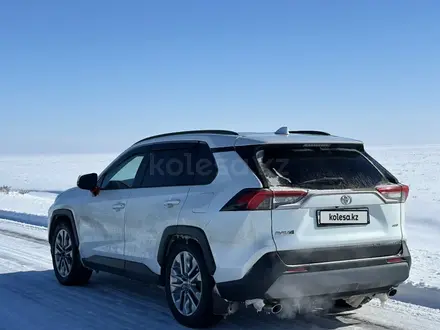Toyota RAV4 2021 года за 15 500 000 тг. в Уральск – фото 3