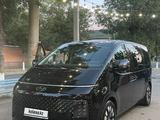 Hyundai Staria 2023 года за 21 500 000 тг. в Алматы – фото 2