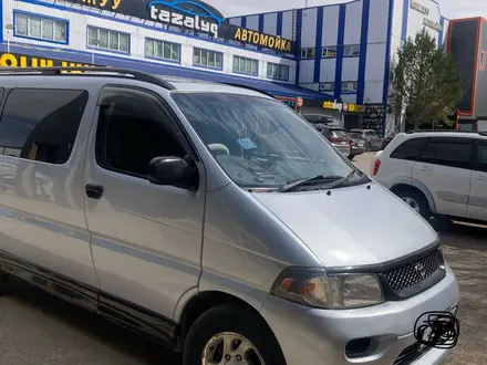 Toyota HiAce Regius 1997 года за 4 200 000 тг. в Астана