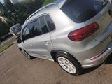 Volkswagen Tiguan 2015 года за 9 700 000 тг. в Алматы – фото 3