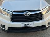 Toyota Highlander 2016 года за 12 500 000 тг. в Актау – фото 2