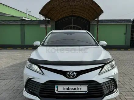 Toyota Camry 2023 года за 20 500 000 тг. в Шымкент