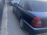 Mercedes-Benz C 200 1995 года за 650 000 тг. в Алматы – фото 4