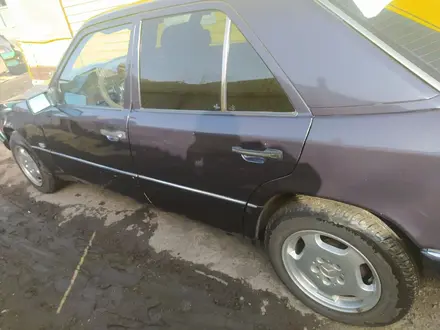 Mercedes-Benz E 200 1991 года за 1 100 000 тг. в Караганда – фото 3