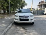Volkswagen Touareg 2006 годаүшін7 100 000 тг. в Алматы
