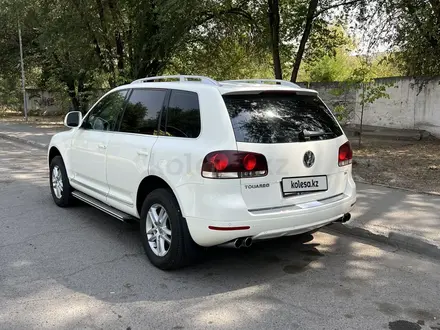Volkswagen Touareg 2006 года за 7 100 000 тг. в Алматы – фото 4