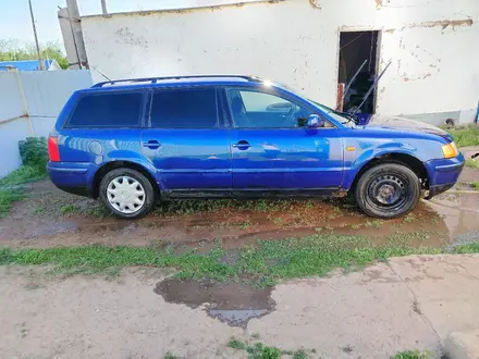 Volkswagen Passat 1998 года за 1 500 000 тг. в Уральск – фото 2