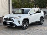 Toyota RAV4 2025 года за 16 700 000 тг. в Актобе