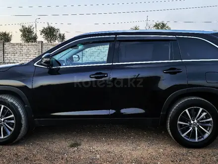 Toyota Highlander 2019 года за 19 000 000 тг. в Алматы – фото 4