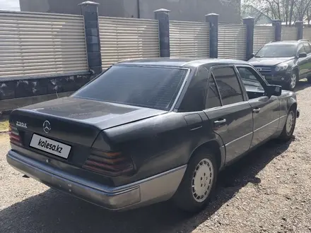 Mercedes-Benz E 230 1992 года за 950 000 тг. в Алматы – фото 4