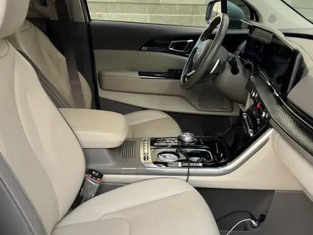 Kia Carnival 2023 года за 27 000 000 тг. в Алматы – фото 23