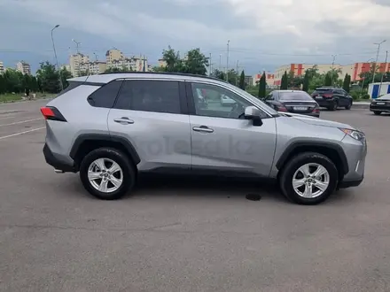 Toyota RAV4 2021 года за 15 200 000 тг. в Алматы – фото 6