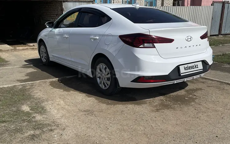 Hyundai Elantra 2019 года за 8 000 000 тг. в Уральск