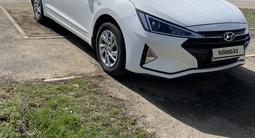 Hyundai Elantra 2019 года за 7 350 000 тг. в Уральск – фото 2