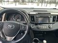Toyota RAV4 2015 года за 9 000 000 тг. в Уральск – фото 14