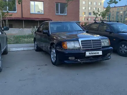 Mercedes-Benz E 220 1992 года за 1 571 000 тг. в Щучинск – фото 3