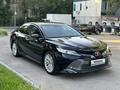 Toyota Camry 2018 года за 12 400 000 тг. в Алматы – фото 2