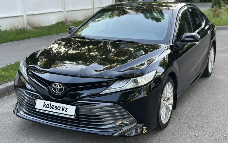 Toyota Camry 2018 года за 12 400 000 тг. в Алматы