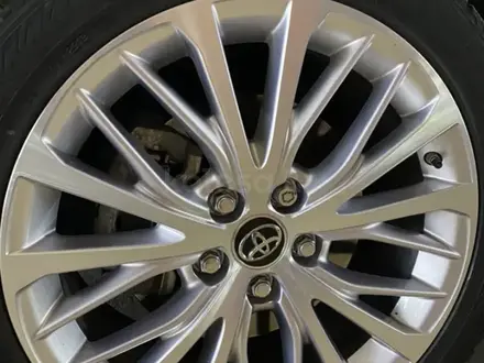 Toyota Camry 2019 года за 15 200 000 тг. в Актобе – фото 7