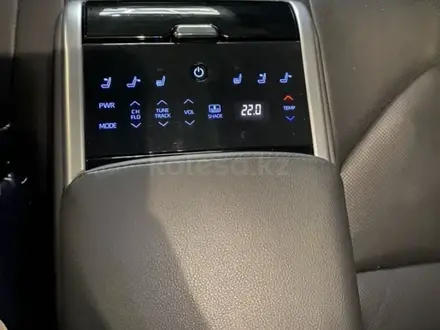 Toyota Camry 2019 года за 15 200 000 тг. в Актобе – фото 10