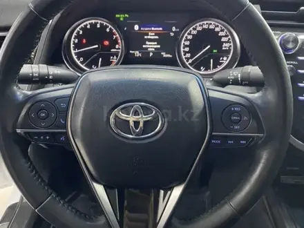 Toyota Camry 2019 года за 15 200 000 тг. в Актобе – фото 13