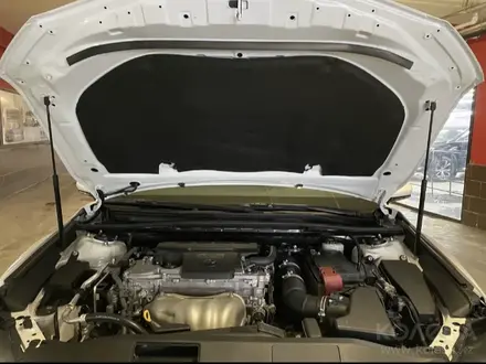 Toyota Camry 2019 года за 15 200 000 тг. в Актобе – фото 9