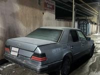 Mercedes-Benz E 230 1991 годаfor550 000 тг. в Алматы