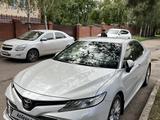 Toyota Camry 2018 года за 14 300 000 тг. в Астана