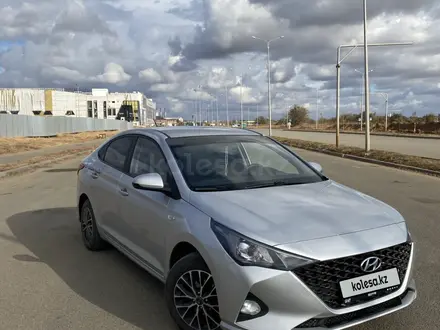 Hyundai Accent 2021 года за 7 500 000 тг. в Уральск – фото 2