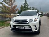 Toyota Highlander 2018 года за 20 000 000 тг. в Алматы