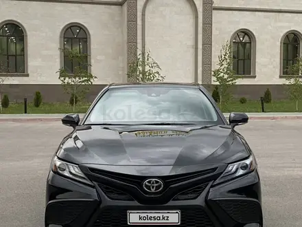 Toyota Camry 2022 года за 16 000 000 тг. в Алматы