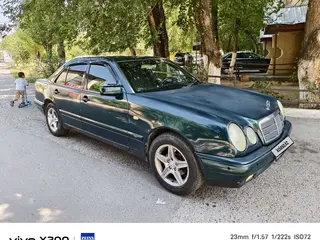 Mercedes-Benz E 230