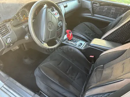 Mercedes-Benz E 280 1997 года за 2 800 000 тг. в Караганда – фото 19