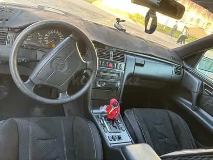 Mercedes-Benz E 280 1997 года за 2 800 000 тг. в Караганда – фото 20