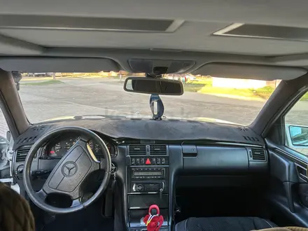 Mercedes-Benz E 280 1997 года за 2 800 000 тг. в Караганда – фото 21