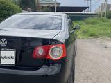 Volkswagen Jetta 2005 года за 2 800 000 тг. в Алматы – фото 4