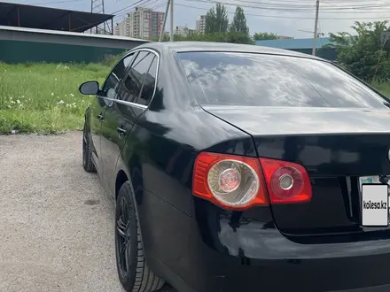 Volkswagen Jetta 2005 года за 2 600 000 тг. в Алматы – фото 5