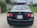 Volkswagen Jetta 2005 года за 2 600 000 тг. в Алматы – фото 8