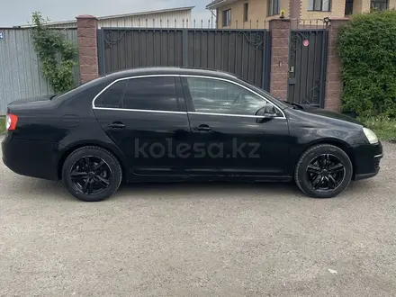 Volkswagen Jetta 2005 года за 2 600 000 тг. в Алматы – фото 6