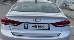 Hyundai Elantra 2018 года за 8 000 000 тг. в Караганда – фото 2