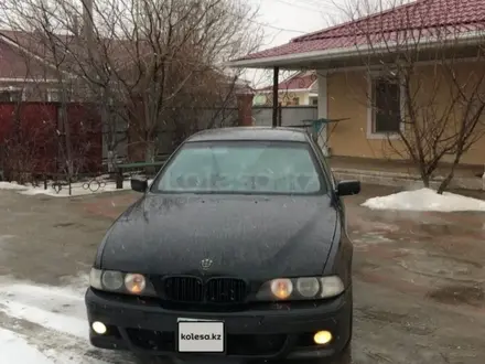 BMW 528 1998 года за 2 300 000 тг. в Атырау