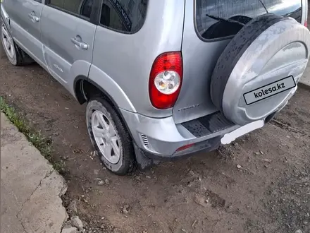 Chevrolet Niva 2015 года за 3 400 000 тг. в Атырау – фото 4
