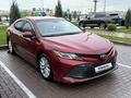 Toyota Camry 2020 года за 9 999 900 тг. в Алматы – фото 2