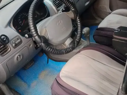 Hyundai Accent 2006 года за 1 500 000 тг. в Актобе – фото 6