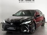 Toyota Camry 2021 года за 17 600 000 тг. в Астана